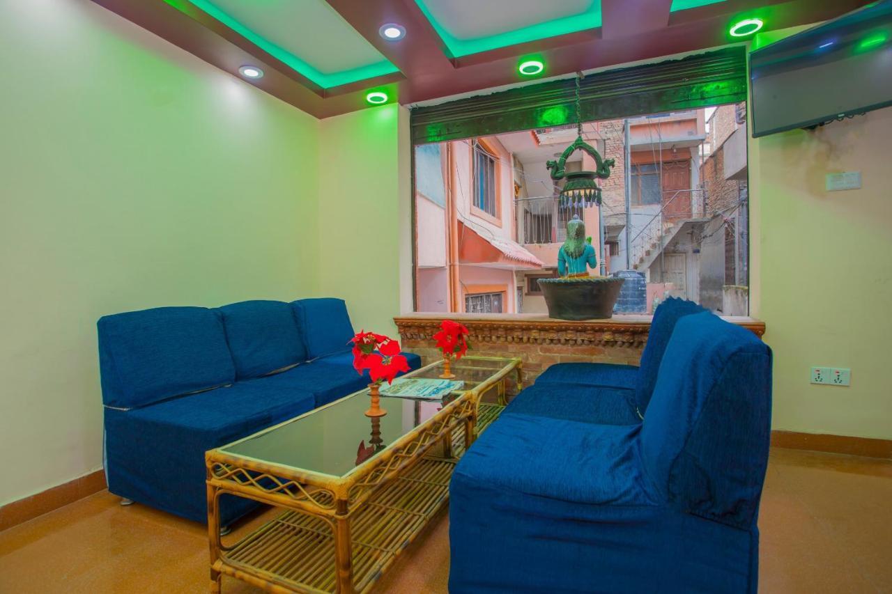 Oyo Hotel Antique Kutty Katmandou Extérieur photo